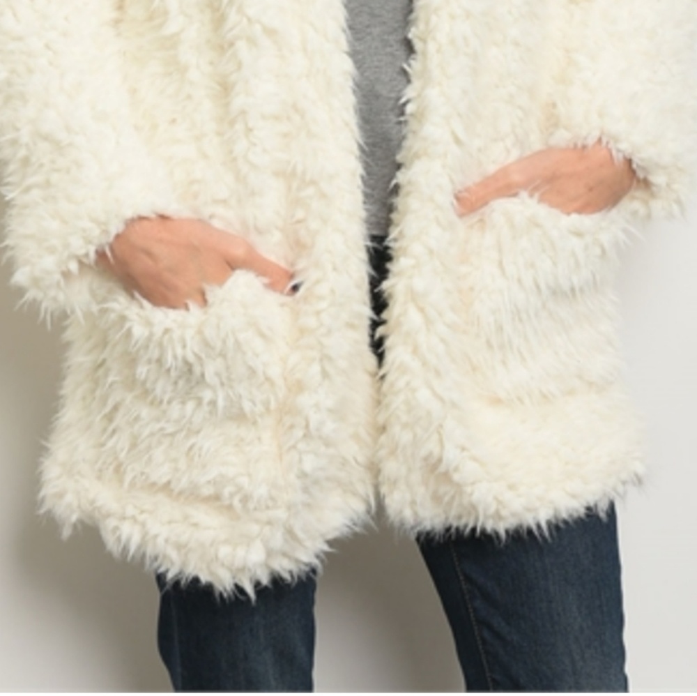 LEVERICK Super Soft Teddy Bear Ivory Faux Fur Open Front Coat Sizes Sm & Md NWT - Picture 4 of 8